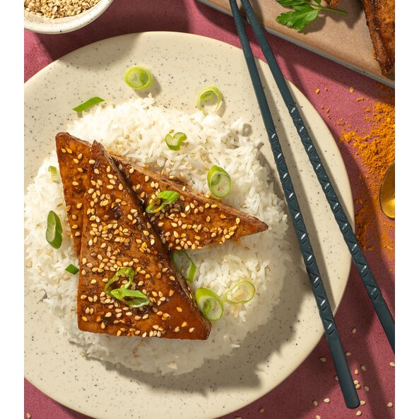 Marinierter Tofu auf Reis