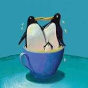 Illustration, auf der zwei große und ein kleiner Pinguin vor Hitze schwitzend in einer Teetasse auf dem Wasser treiben | © SONNENTOR