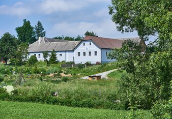 Der Bio-Bauernhof Frei-Hof mit Permakultur-Garten | © SONNENTOR/@nudlholz.at