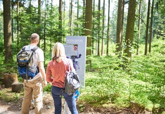 Pärchen am Kräuterwanderweg | © SONNENTOR/ @nudlholz.at