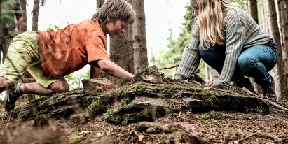 Sommercamp für Naturkinder - Spuren von Waldbewohnern lesen | © SONNENTOR