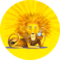 Illustration eines Löwen mit weit geöffneten Augen, der eine dampfende Teetasse in einer Pfote hält, während ihm seine Mähne zu Berge steht. | © SONNENTOR