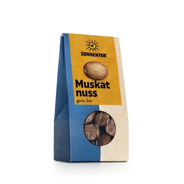 Foto einer Packung Muskatnuss ganz. Auf der Packung ist eine Abbildung von einer Muskatnuss.