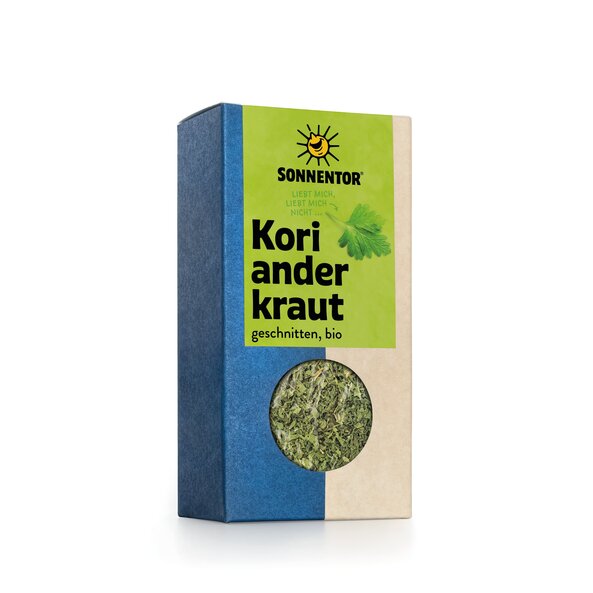 Foto von einer Packung Korianderkraut. Auf dem grünem Etikett ist Koriander zu sehen.