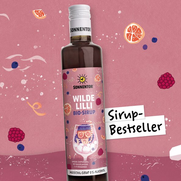 Sonnentor Wilde Lilli Bio-Sirup Flasche mit Beeren-Illustrationen und Text „Sirup-Bestseller“