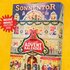 Illustration mit dem SONNENTOR „Mein großer Adventkalender – Edition 2026“ mit festlich gestaltetem Hausmotiv, weihnachtlichen Fensterszenen und Café und dem ICON mit dem Schriftzug: "NEUER INHALT Edition 2026."