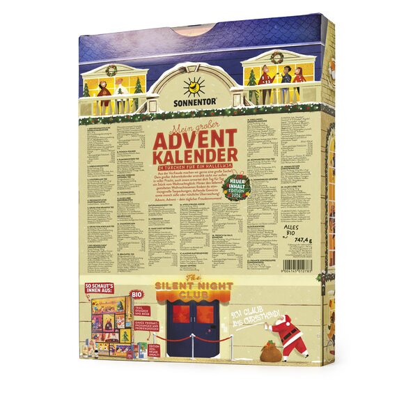 Bild der Rückseite des SONNENTOR „Mein großer Adventkalender – Edition 2026“ mit festlich gestaltetem Hausmotiv, weihnachtlichen Fensterszenen und Café.