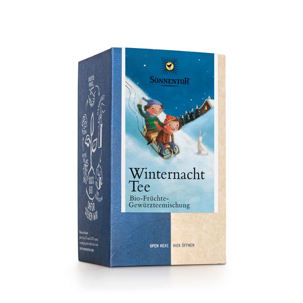 Foto von einer Packung Winternacht Tee Bio-Früchte-Gewürzteemischung mit äth. Ölen aromatisiert. Auf der Packung ist eine Abbildung mit zwei Kinder im Winter die einen Berg mit der Rodel hinunterfahren und einem weißen Hasen im Schnee.