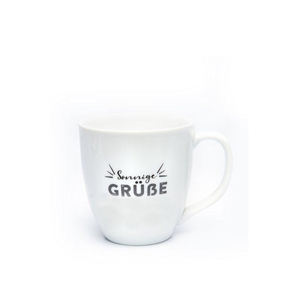 Photo of a white tea cup with the words Sonnige Grüße on it.