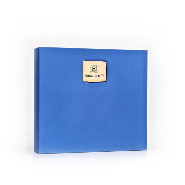The photo shows a neutral gift box in blue color. At the top center is the Sonnentor logo.