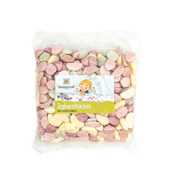 Photo of a transparent pack yoghurt fruit bears. Inside you can see the fruits. On the package you can see a child collecting fruits.