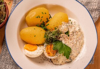 Erdäpfel mit Kräutersoße | © SONNENTOR