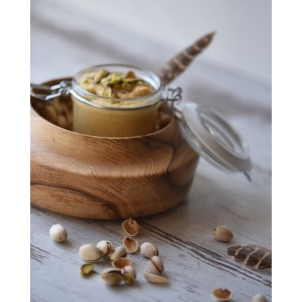 Hummus mit Karotten und Pistazien