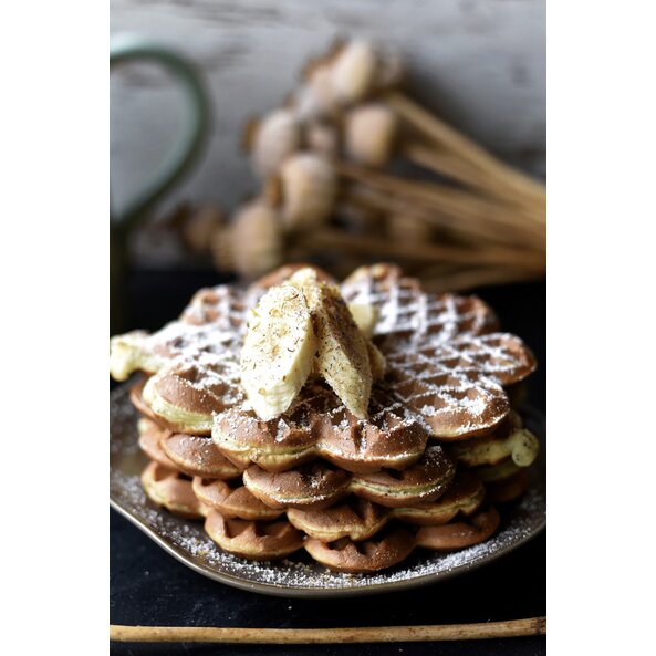 Topfen-Mohn Waffeln mit Bananen und Flower Power
