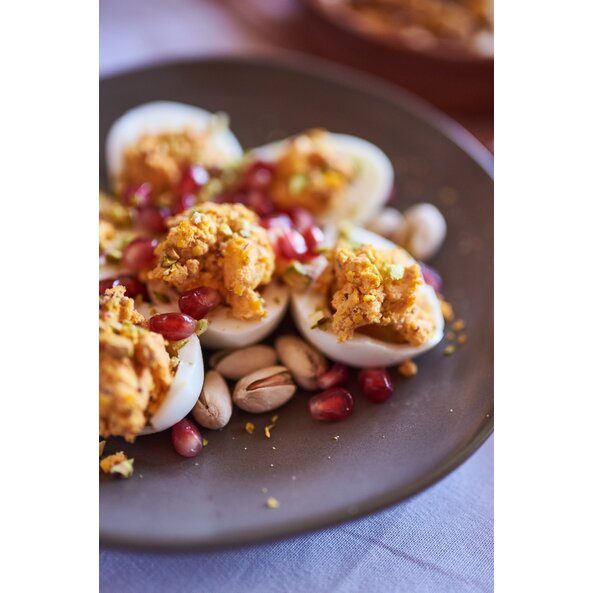 Huevos diablos mit Pistazien und Granatapfel