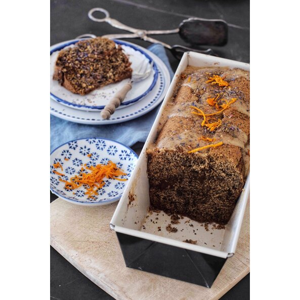Mohn-Karotten Kuchen mit Orangen-Mandelcreme-Glasur