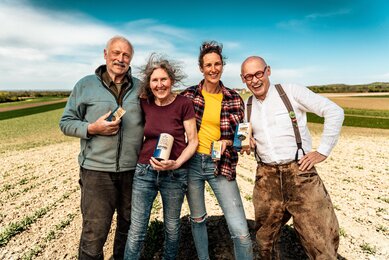 Johannes Gutmann zu Besuch bei Familie Schmidt | © SONNENTOR
