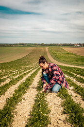 Sabine bei der Arbeit | © SONNENTOR