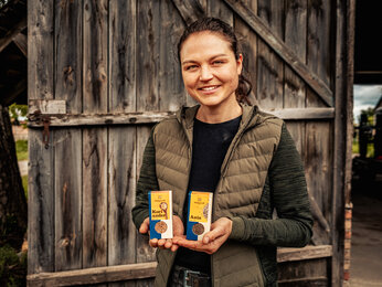 Nina baut unter anderem Anis und Koriander für Sonnentor an | © SONNENTOR
