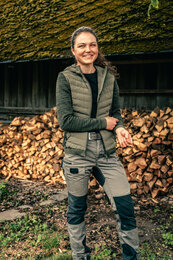 Nina hat den Betrieb von ihrem Vater übernommen  | © SONNENTOR