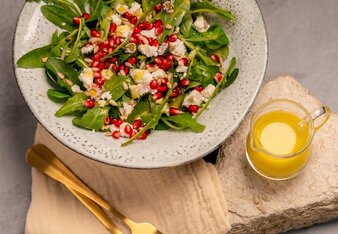 Löwenzahn-Salat mit Holunderblüten-Dressing  | © SONNENTOR