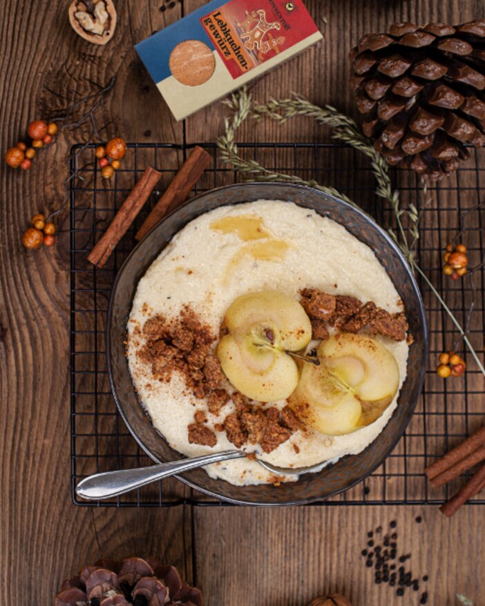 Grießbrei mit Apfel und Nusscrumble - SONNENTOR.com