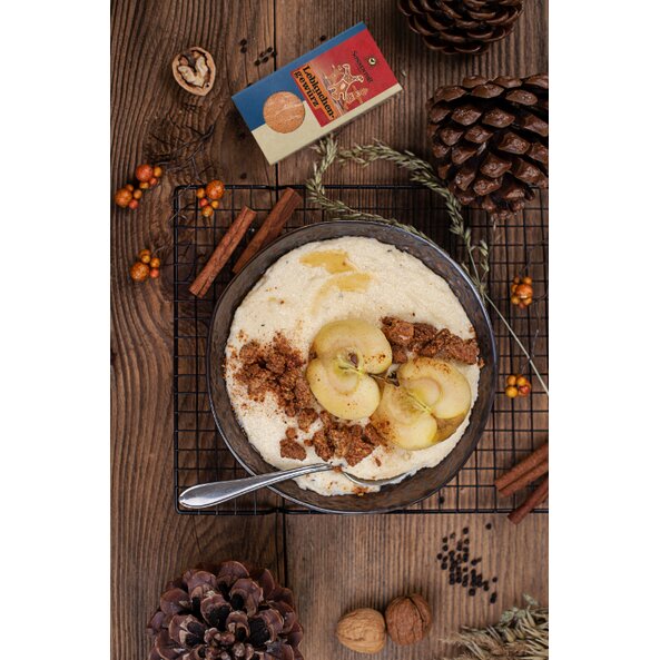 Grießbrei mit Apfel und Nusscrumble