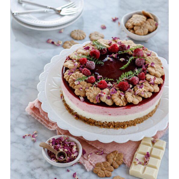 Cremige Himbeertorte mit Keksboden