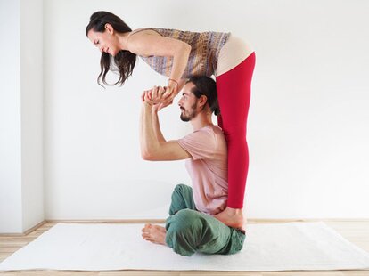 Yoga Teil 7 Partnerubung Schmetterling Sonnentor Com